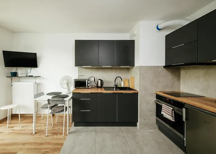 Wygodny Apartament Niedaleko Centrum, Free Parking