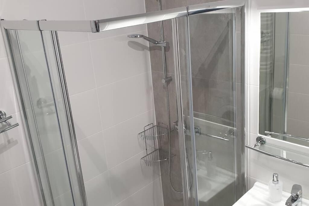 Wygodny Niedaleko Centrum, Free Parking Apartamento *